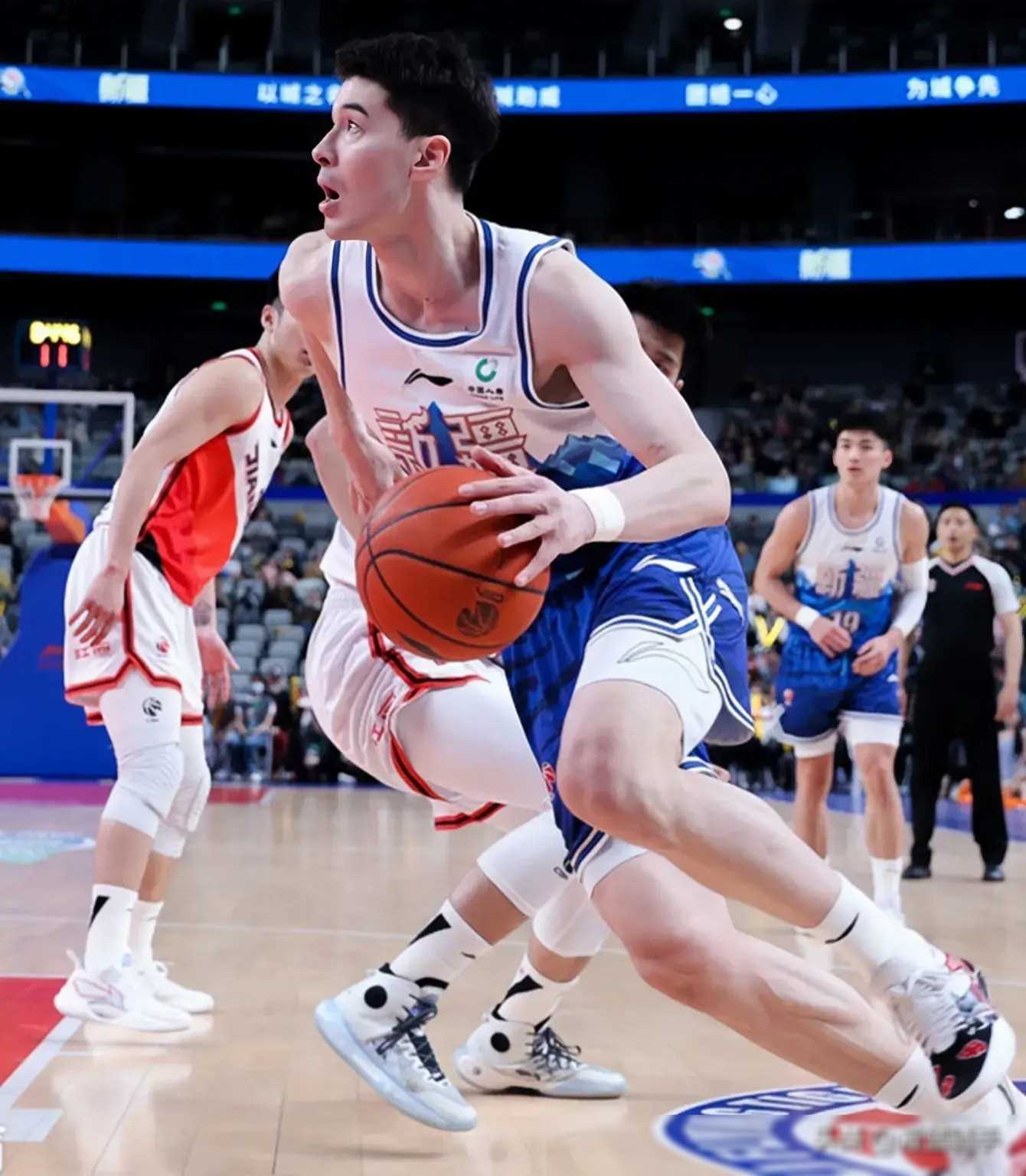 关于华盛顿奇才训练开放日,关键时刻完成体检引欢呼,CBA季后赛在即,年轻球员得到机会的信息 关于华盛顿奇才训练开放日,关键时刻完成体检引欢呼,CBA季后赛在即,年轻球员得到机会的信息