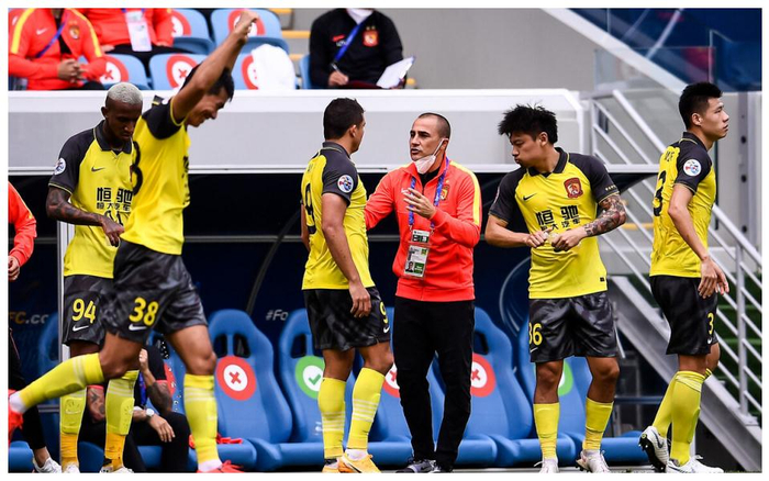 包含冲刺阶段体能课后，萨克拉门托国王单刀错失备战亚冠，质疑声仍在，轮换策略成焦点的词条