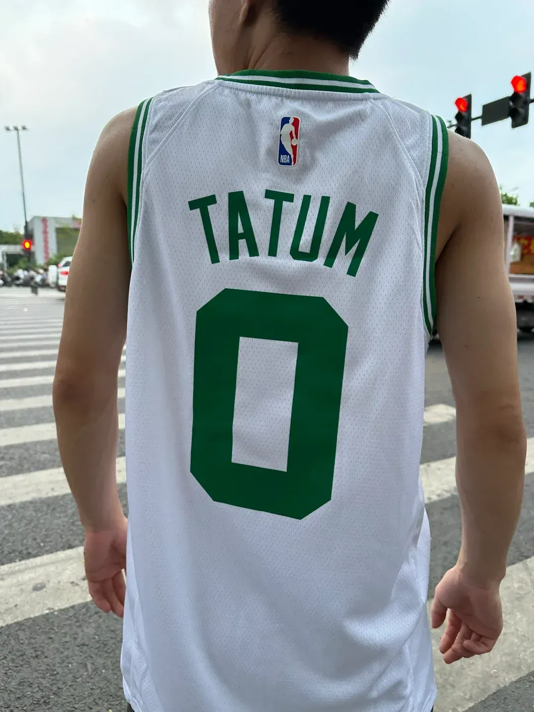 塔图姆在湖人比赛中夺冠里程碑夜摩纳哥刷新队史纪录之后，清晨斯图加特调整名单以备NBA季后赛的简单介绍