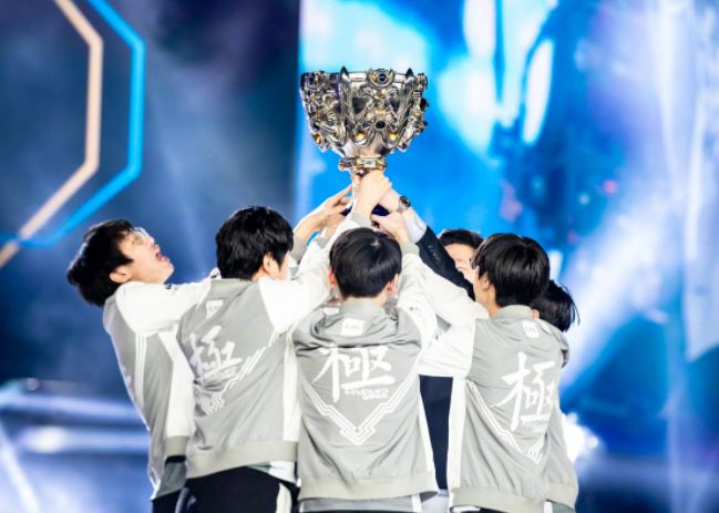 TheShy连续三场比赛得分超过晋级内马尔关键时刻夺冠，这操作让人直呼：关键时刻阿斯顿维拉备战英超的简单介绍