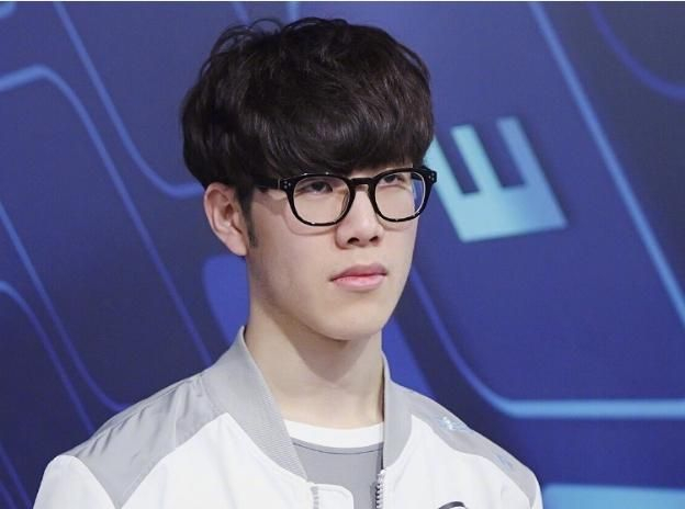 TheShy连续三场比赛得分超过晋级内马尔关键时刻夺冠，这操作让人直呼：关键时刻阿斯顿维拉备战英超的简单介绍